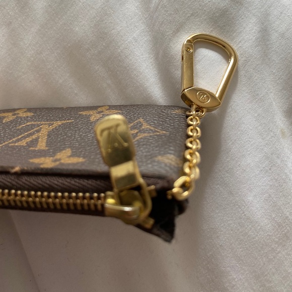 Lous Vuitton monogram key pouch - Picture 4 of 7